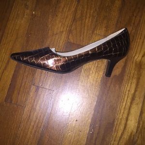Cabrizi crocodile brown 2in size 10 women’s heels